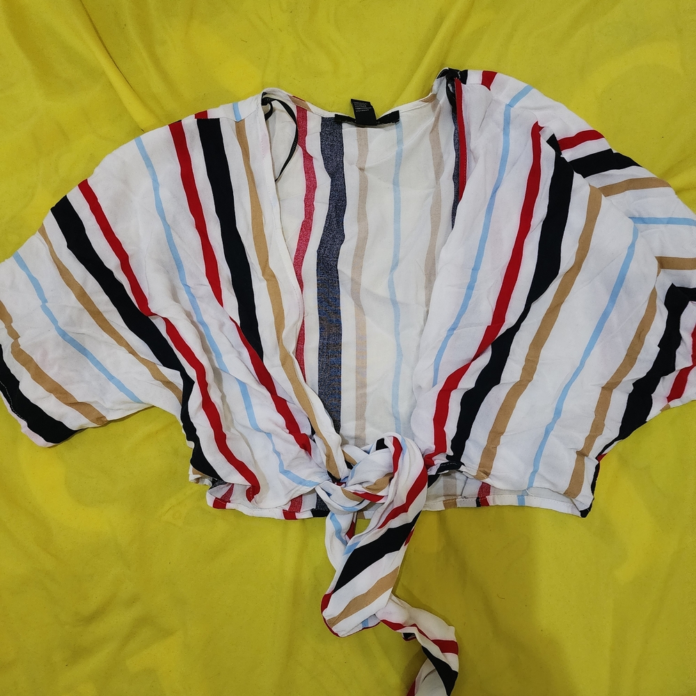 Forever 21 White and Red Crop Tie Front Blouse